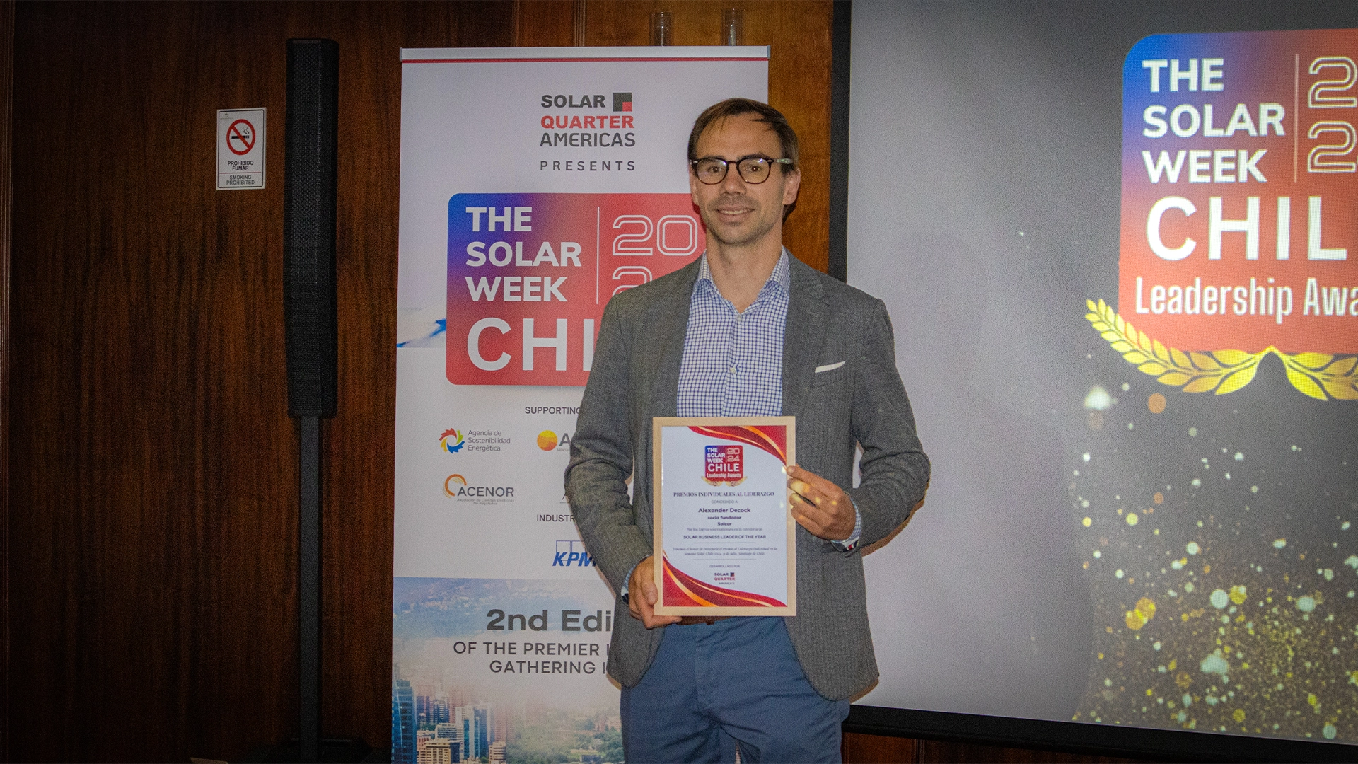 Ganadores de la caterogía LÍDER EMPRESARIAL DEL AÑO EN ENERGÍA SOLAR en The Solar Week Chile 2024