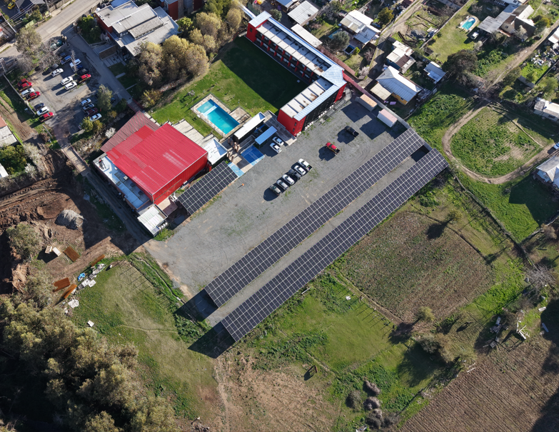 Hotel Piedra Verde inauguran innovador carport solar